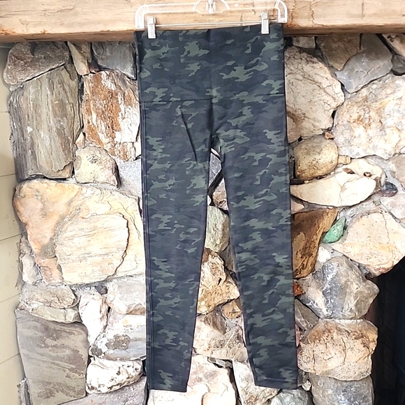 SPANX Seamless Leggings Green Camo Women's size XL - Picture 5 of 10